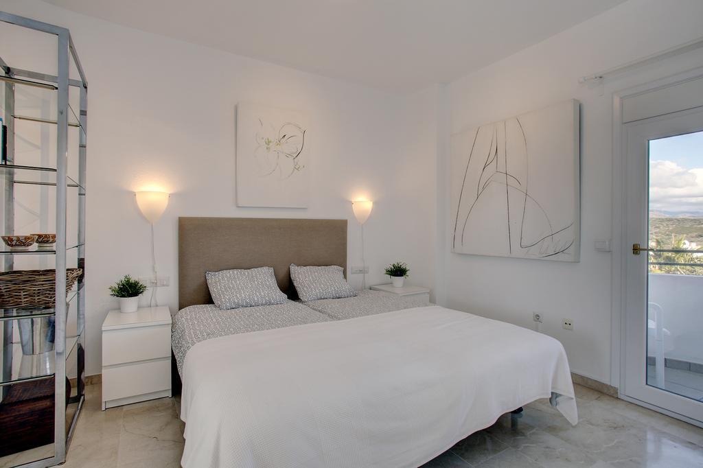 Sunny Golf Apartment Estepona Dış mekan fotoğraf